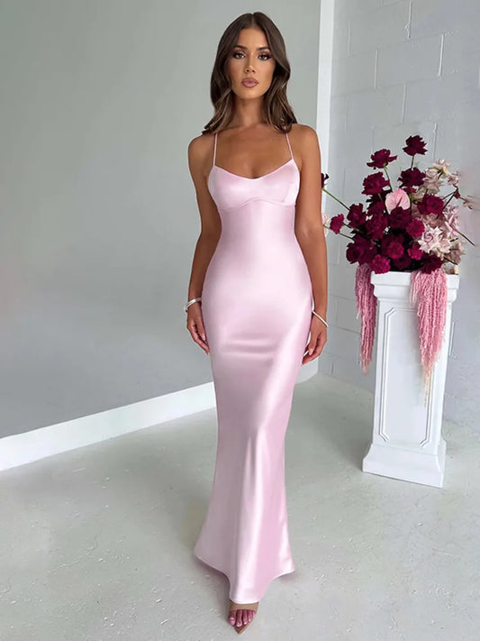 Robe en satin à lacets