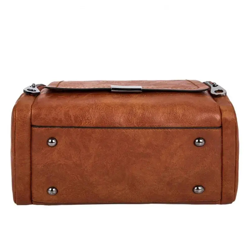 Geräumige Handtasche aus weichem Leder mit Tragriemen und Reißverschlussverschluss