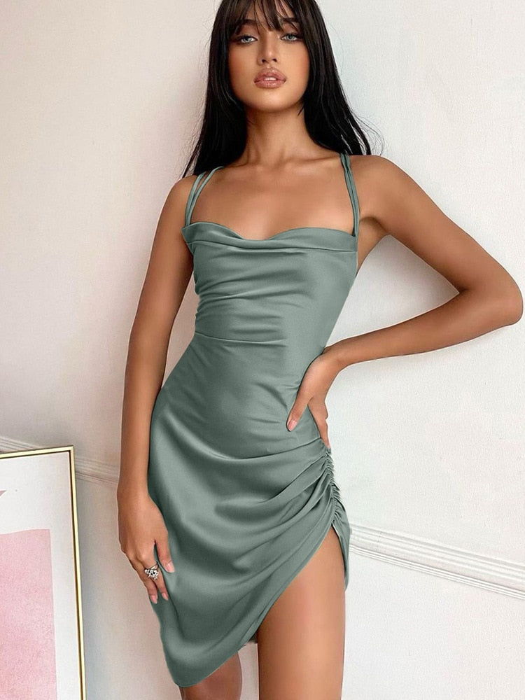 Robe moulante en satin