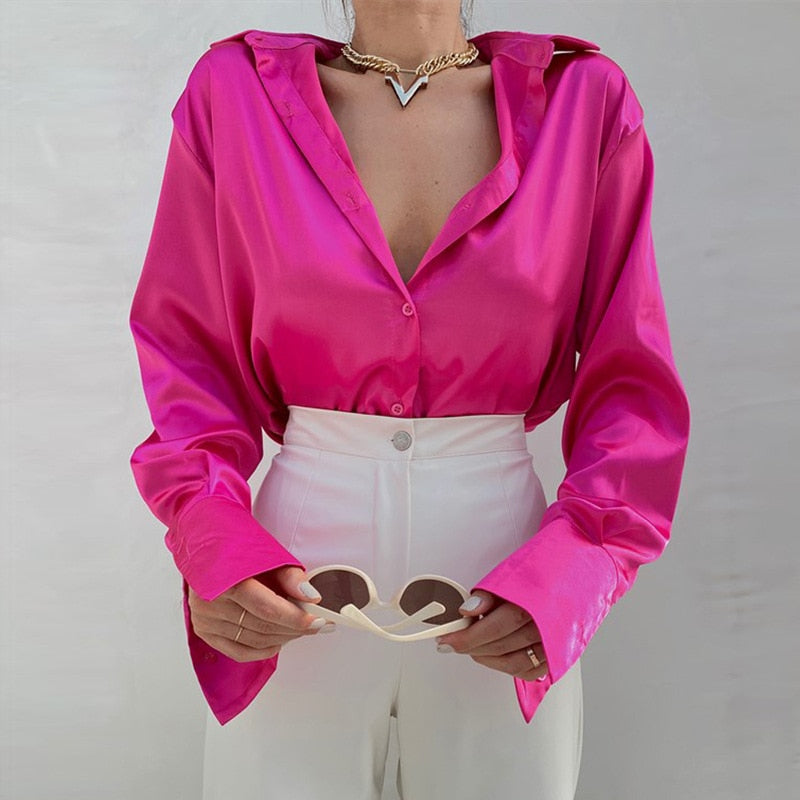 Blouse en satin à col polo de Cripes Sophia | chemisier en soie pour le bureau | design vintage avec nœud lâche | mode élégante