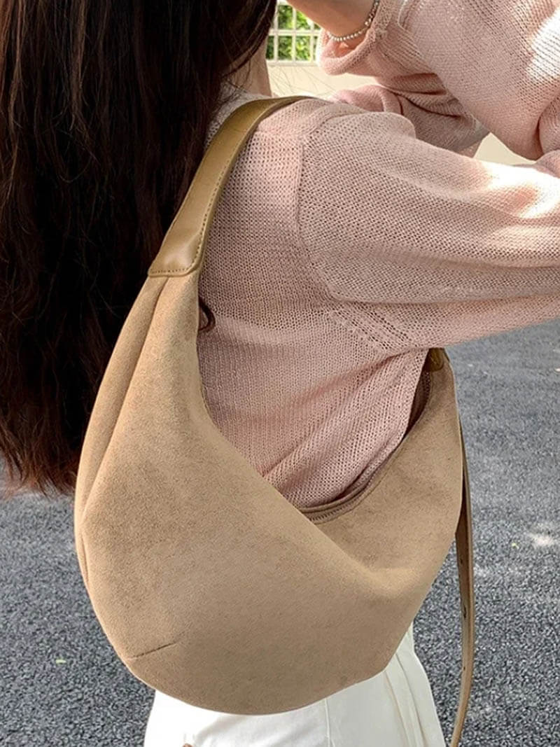 Halbmond-Tasche aus Wildleder