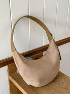 Halbmond-Tasche aus Wildleder