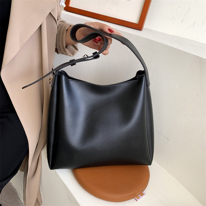 Hochwertige Handtasche für Frauen Große Kapazität Schultertasche Einfarbig Breiter Riemen Weiches PU-Leder