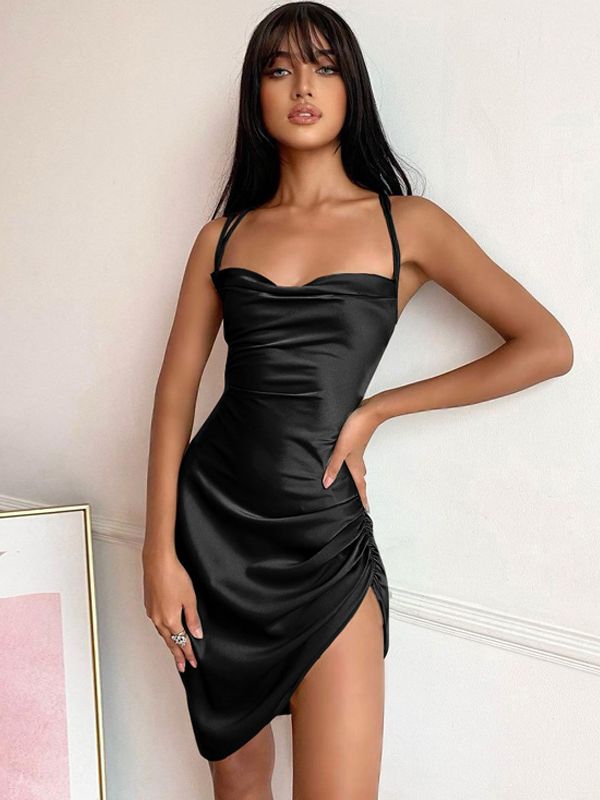 Robe moulante en satin