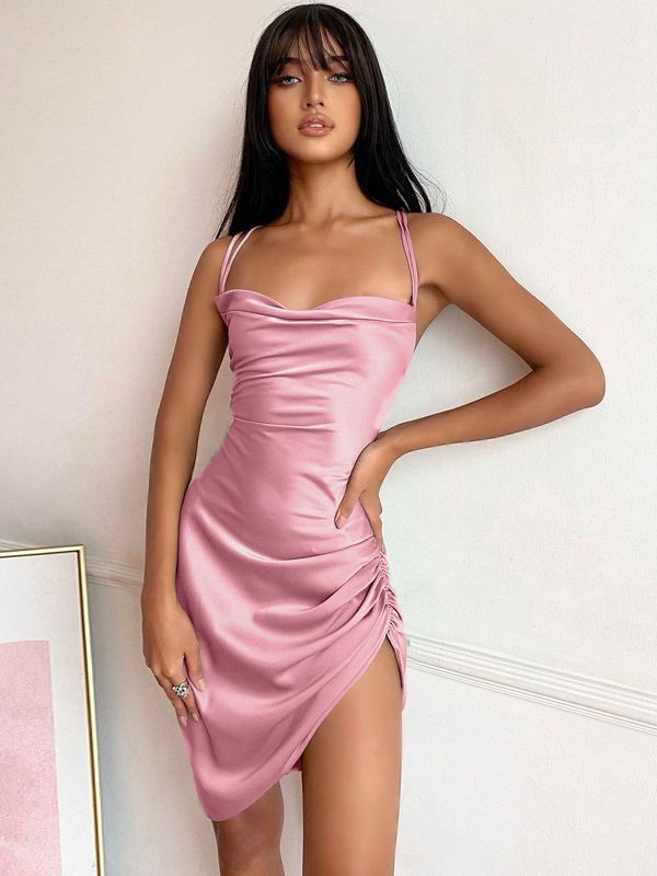 Robe moulante en satin