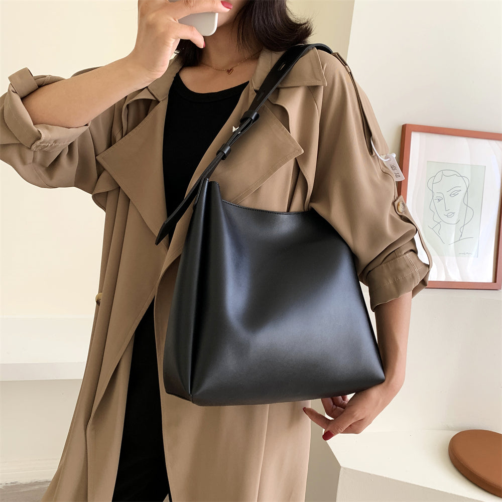 Hochwertige Handtasche für Frauen Große Kapazität Schultertasche Einfarbig Breiter Riemen Weiches PU-Leder