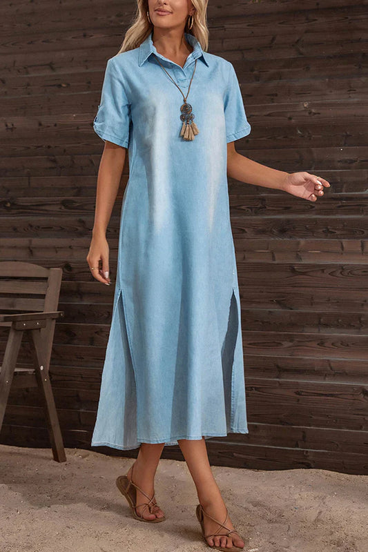 Robe en denim à manches courtes avec revers et fente latérale