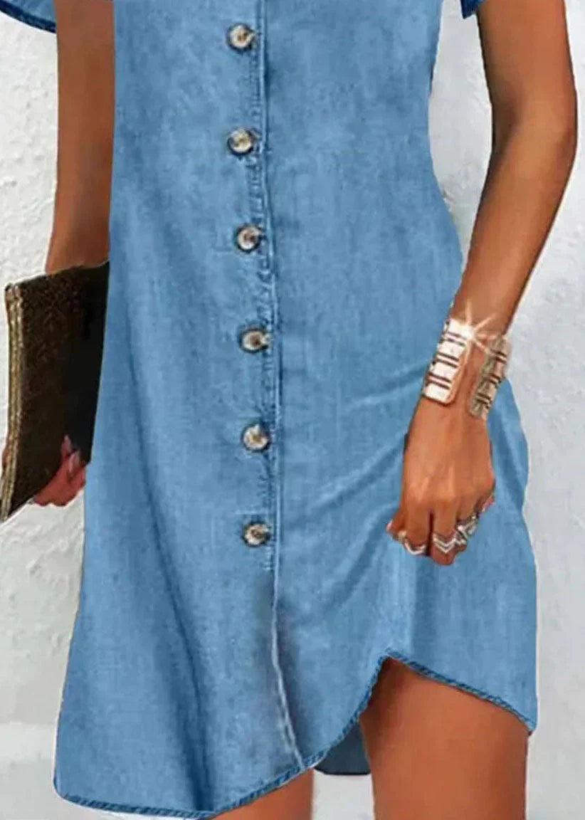 Robe simple en denim bleu à manches courtes et col en V