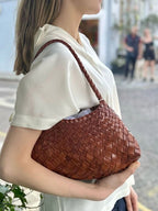 Schultertasche mit geflochtenem Design