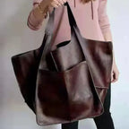 Essential Versatility von Clare - Urban Leder Tote Bag