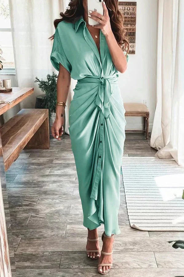 robe en satin avec boutons et voile