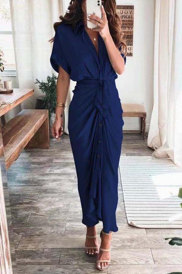 robe en satin avec boutons et voile