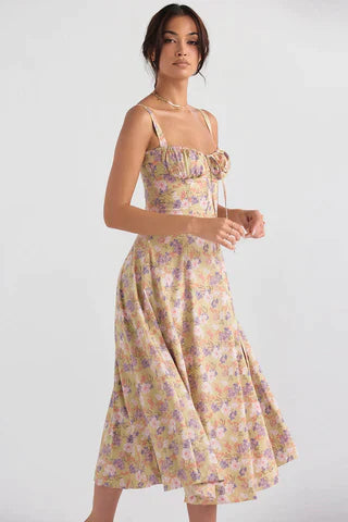 Carmen™ | Robe midi colorée façonnant la taille