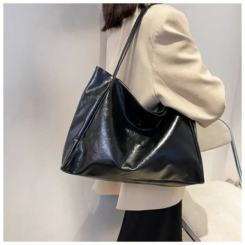 Schulterhandtasche aus trendigem Leder