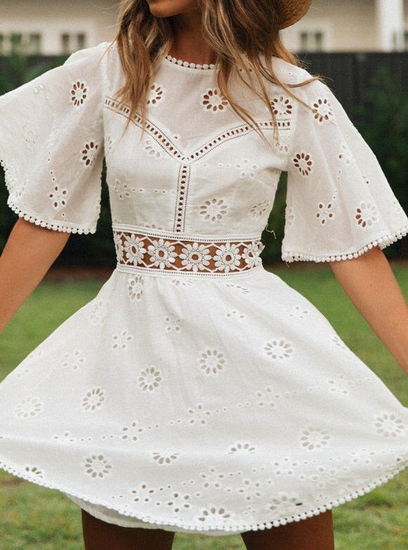 Robe en coton brodé