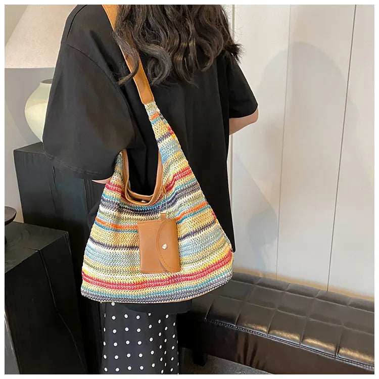 Farbenfrohe Schultertasche aus Baumwolle mit einer praktischen Zusatztasche