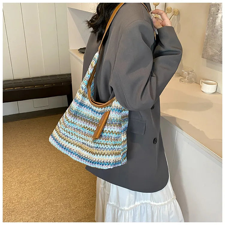 Farbenfrohe Schultertasche aus Baumwolle mit einer praktischen Zusatztasche