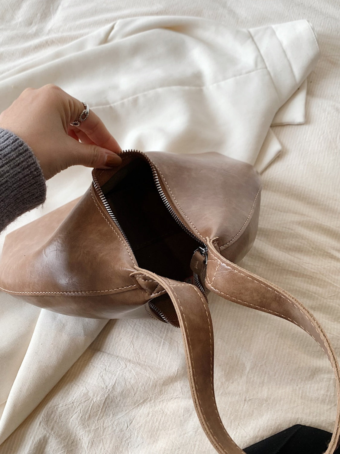 Form Schultertasche