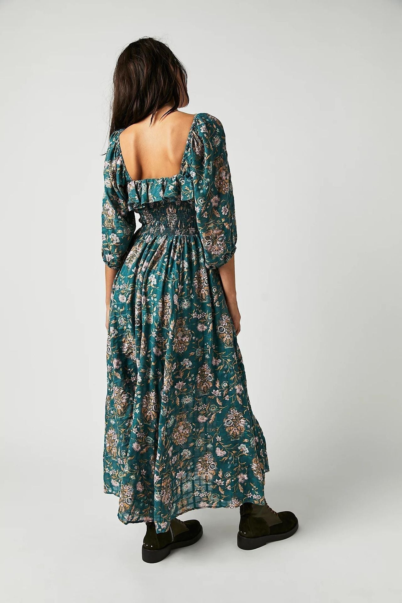 Robe midi imprimée avec haut froncé et volants