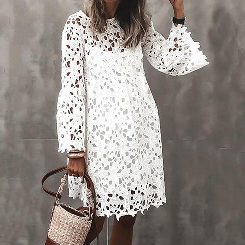 Mini-robe blanche en dentelle