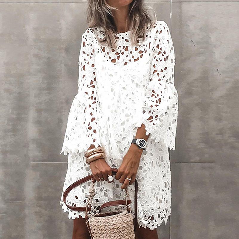 Mini-robe blanche en dentelle