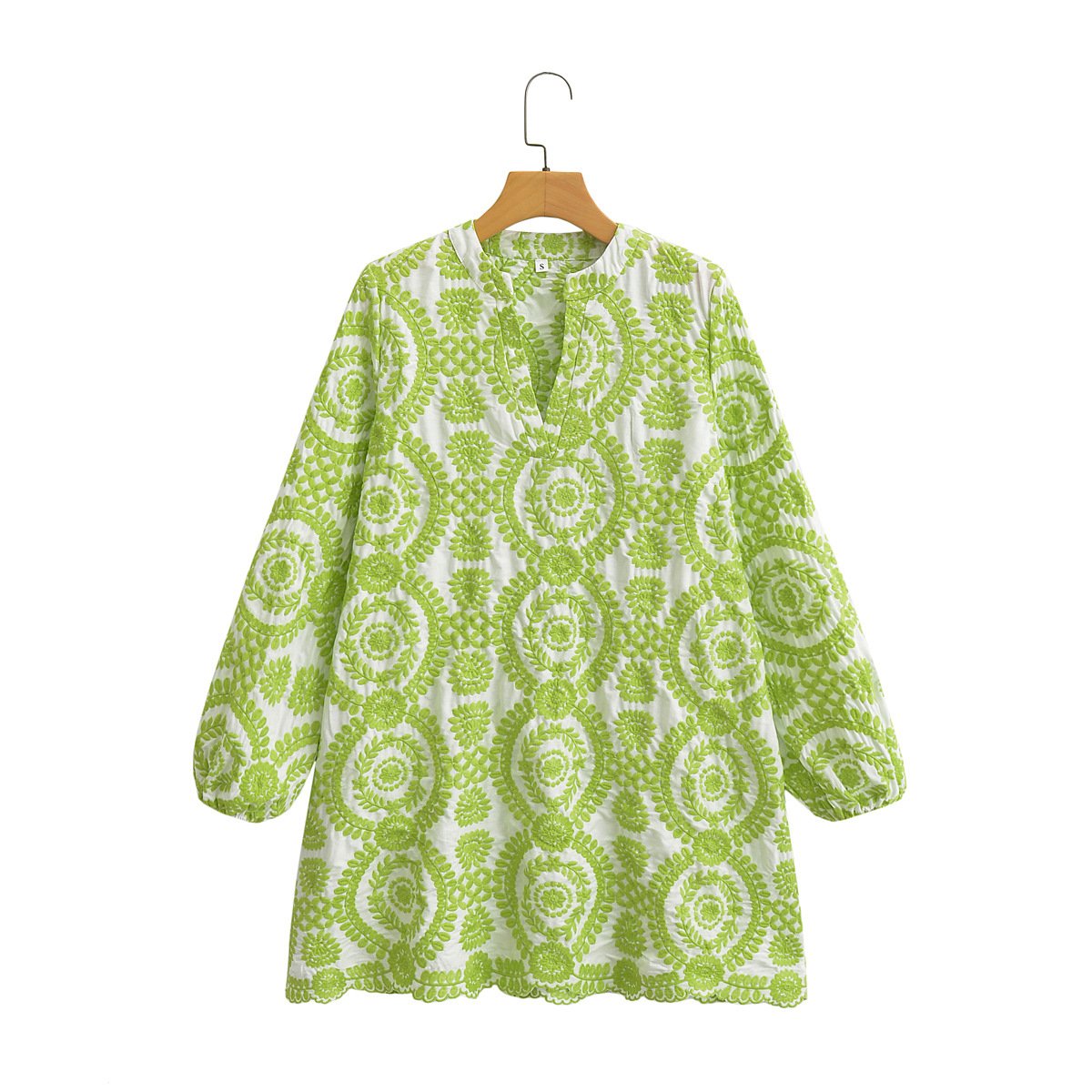 Robe de printemps brodée en vrac