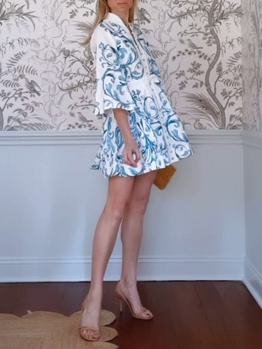 Mini-robe imprimée avec patte de boutonnage et dentelle