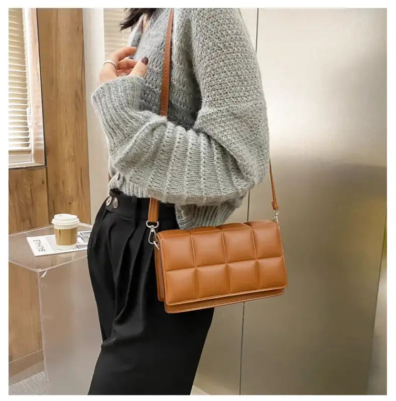 Gepolsterte Schulterhandtasche