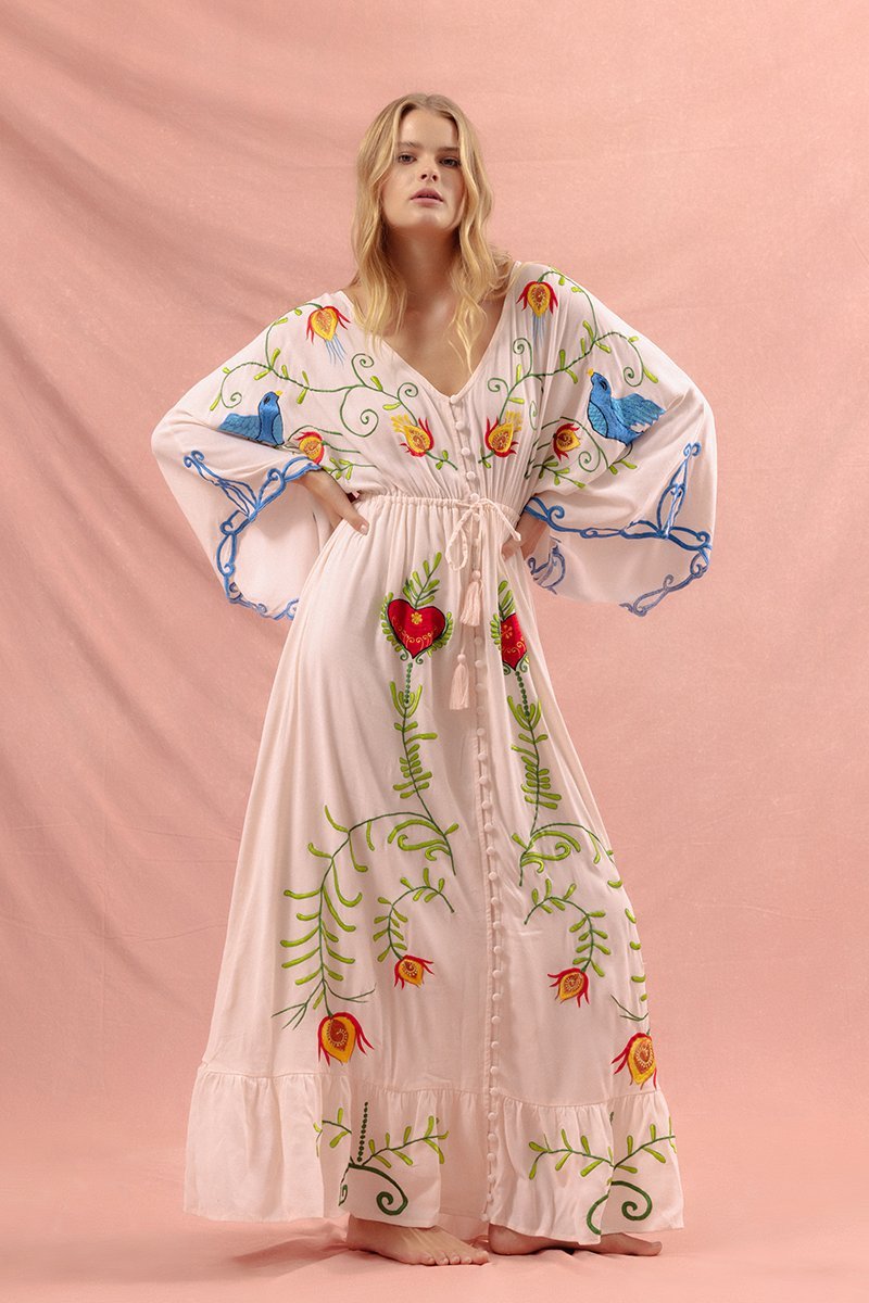 Robe brodée à lacets et décolleté en V