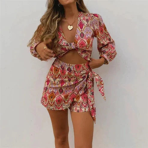 Ensemble blouse crop et jupe portefeuille short