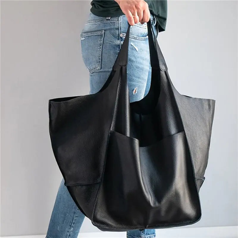 Essential Versatility von Clare - Urban Leder Tote Bag