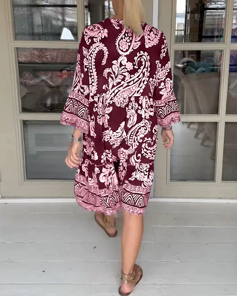 Robe avec col en V et imprimé paisley