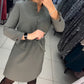 Jurk met knopen en strik in de taille