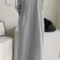 Robe avec capuche et cordon de serrage avec décolleté en V