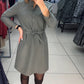 Jurk met knopen en strik in de taille