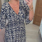 Robe fleurie à col en V